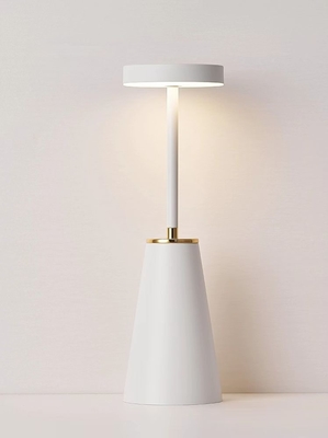 Lampe de chevet à lampe de nuit métallique lampe de table rechargeable sans fil pour la décoration de chambre