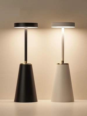 Lampe de chevet à lampe de nuit métallique lampe de table rechargeable sans fil pour la décoration de chambre