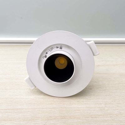 60lm/w Lampe Efficacité lumineuse Base de câblage Ugr 6w 400lm Baisse de lumière 38 degrés projecteur
