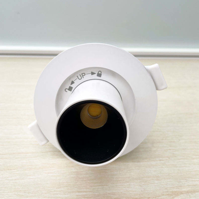 60lm/w Lampe Efficacité lumineuse Base de câblage Ugr 6w 400lm Baisse de lumière 38 degrés projecteur