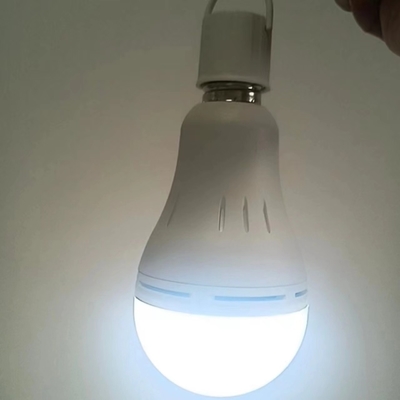 Lampe à LED à batterie rechargeable au lithium-ion 12W E27 B22 pour une utilisation d'urgence et saine