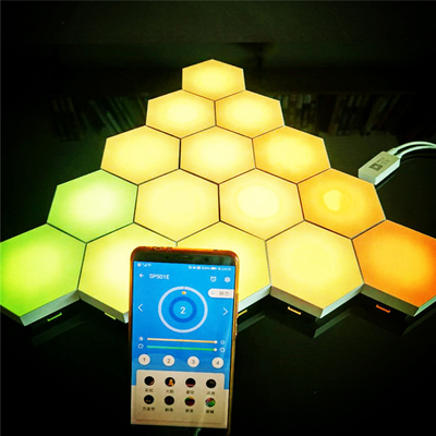 Lampe à capteur créative à LED modulaire avec conception et contrôle quantique hexagonal