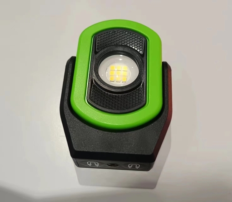 Éclairage de travail LED portable avec charge USB de type C et base magnétique forte