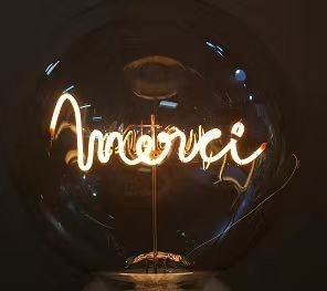 Lampe à incandescence à LED à faible intensité de 4 W série G125 Hello Love Letter Base en verre Ambre clair