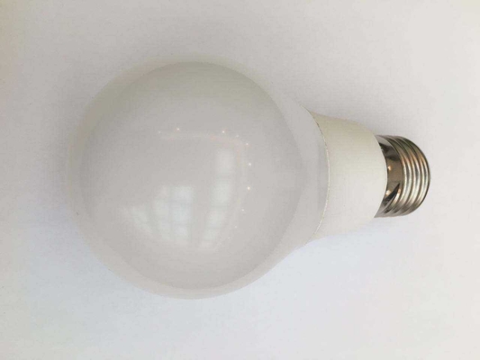 s d'angle de faisceau super grand A60 8w 9w E27 B22 ampoule à LED avec dissipateur de chaleur en plastique en aluminium
