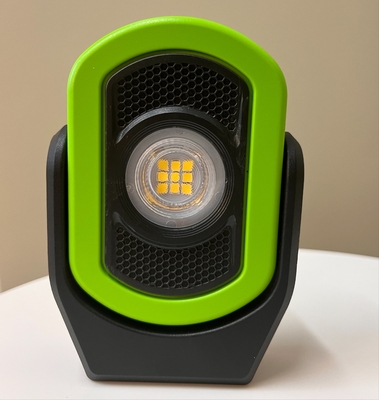 Lampe de poche LED atténuée pour l'entretien et l'inspection des voitures en atelier