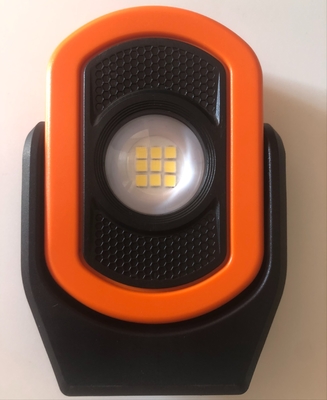Lampe de poche LED atténuée pour l'entretien et l'inspection des voitures en atelier