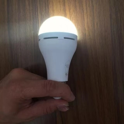 7W/10W LED ampoules rechargeables d'urgence E27/B22 avec support de luminosité réglable