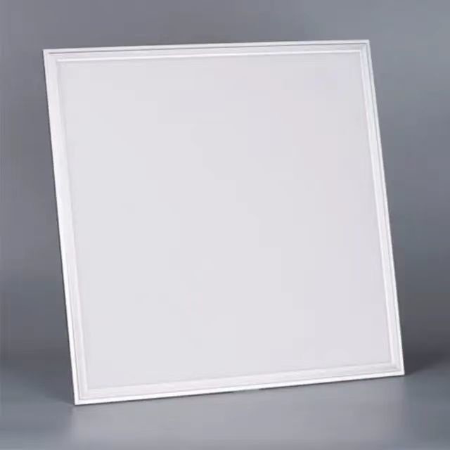 60*60cm Panneau LED recouvert de lumière avec 4000LM et 15000 heures de travail Coût compétitif