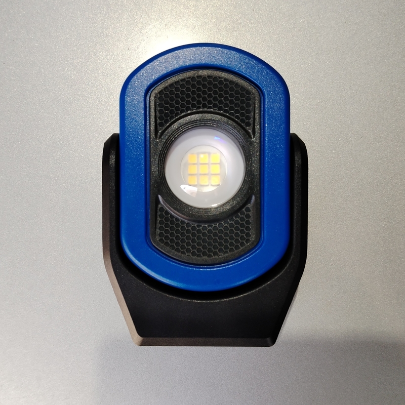 Lampe de poche à LED pour le travail dans l'atelier d'entrepôt Inspection et maintenance des voitures