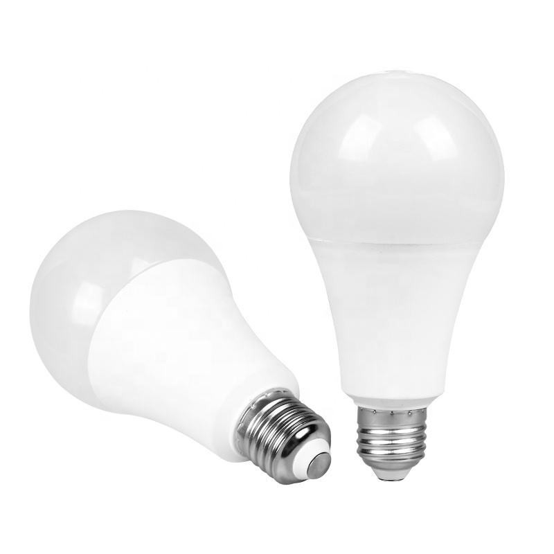 Une ampoule LED à haute luminosité A60 A70 avec 80 Ra et une température de couleur de 3000K/4000K/6500K
